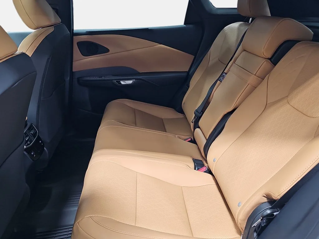 New 2026 Eminent White Pearl Lexus PREMIUM PLUS image 10