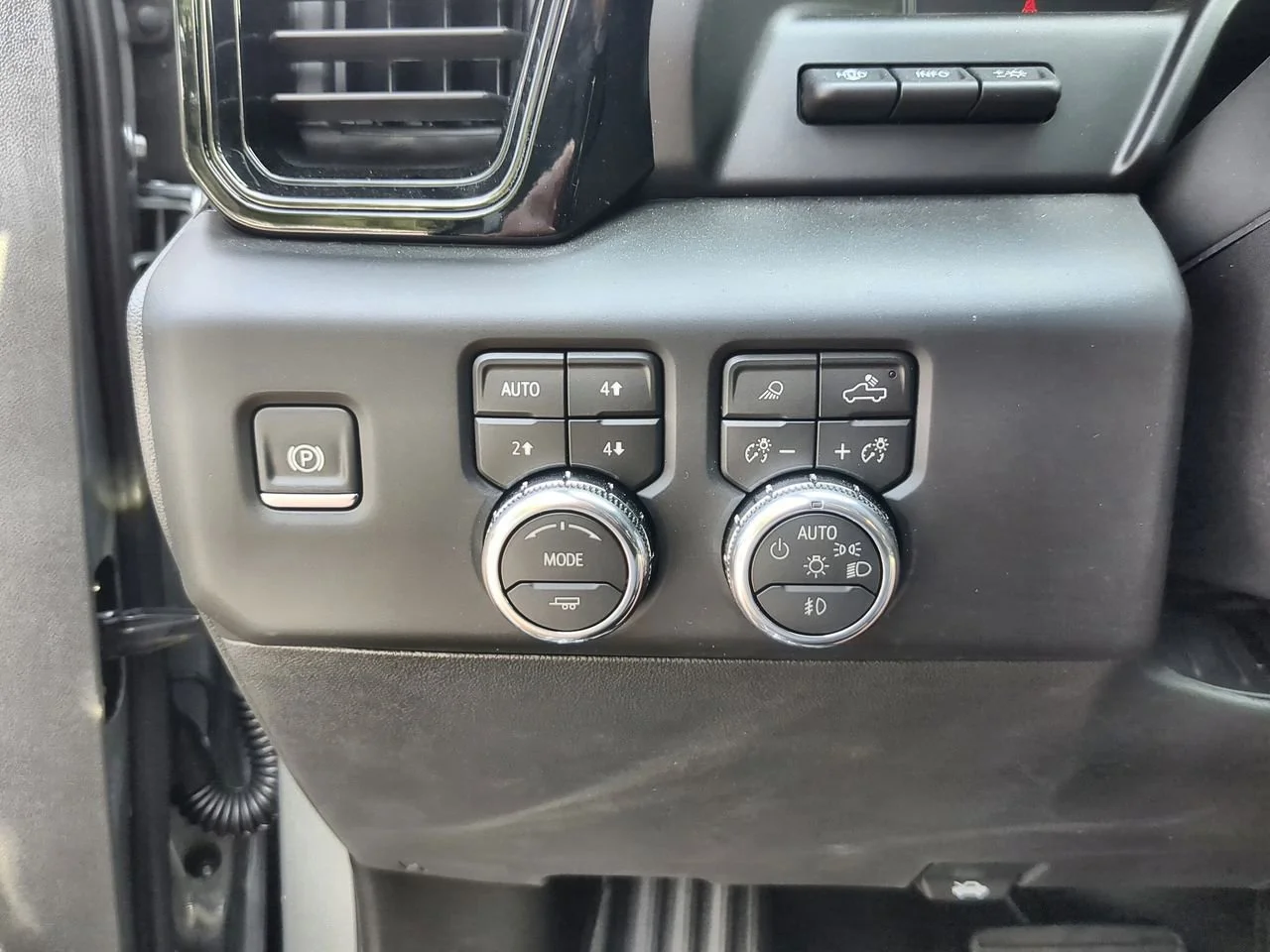 New 2026 Sterling Metallic GMC AT4 image 18