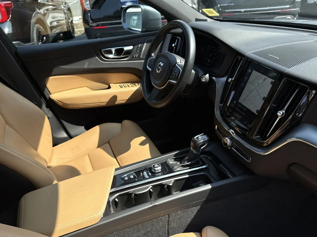Used 2019 Gray Volvo T6 Momentum image 25