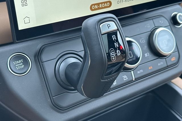 New 2026 Woolstone Green Land Rover X-Dynamic SE image 20