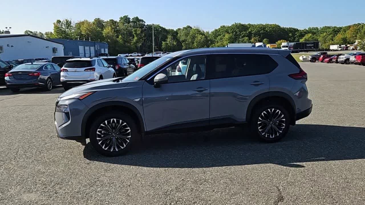 Used 2025 Boulder Gray Pearl Nissan SL image 5