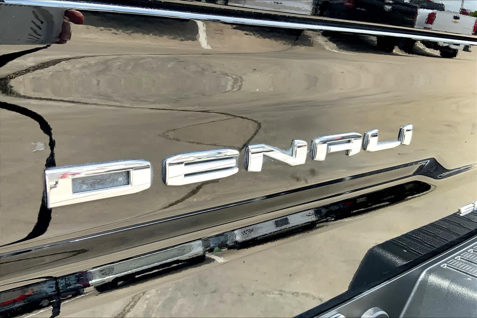Used 2022 Onyx Black GMC Denali image 10