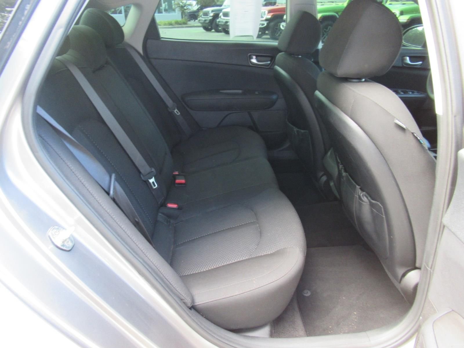 Used 2018 Silver Kia LX image 30