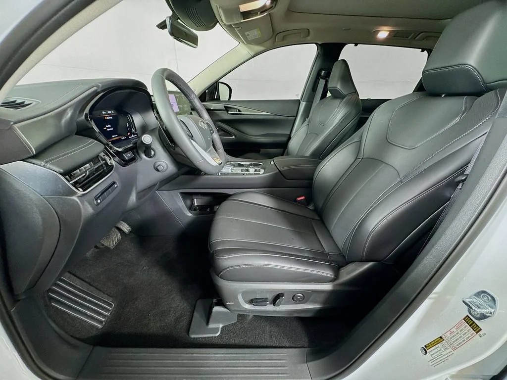 Certified Used 2026 White INFINITI LUXE image 26