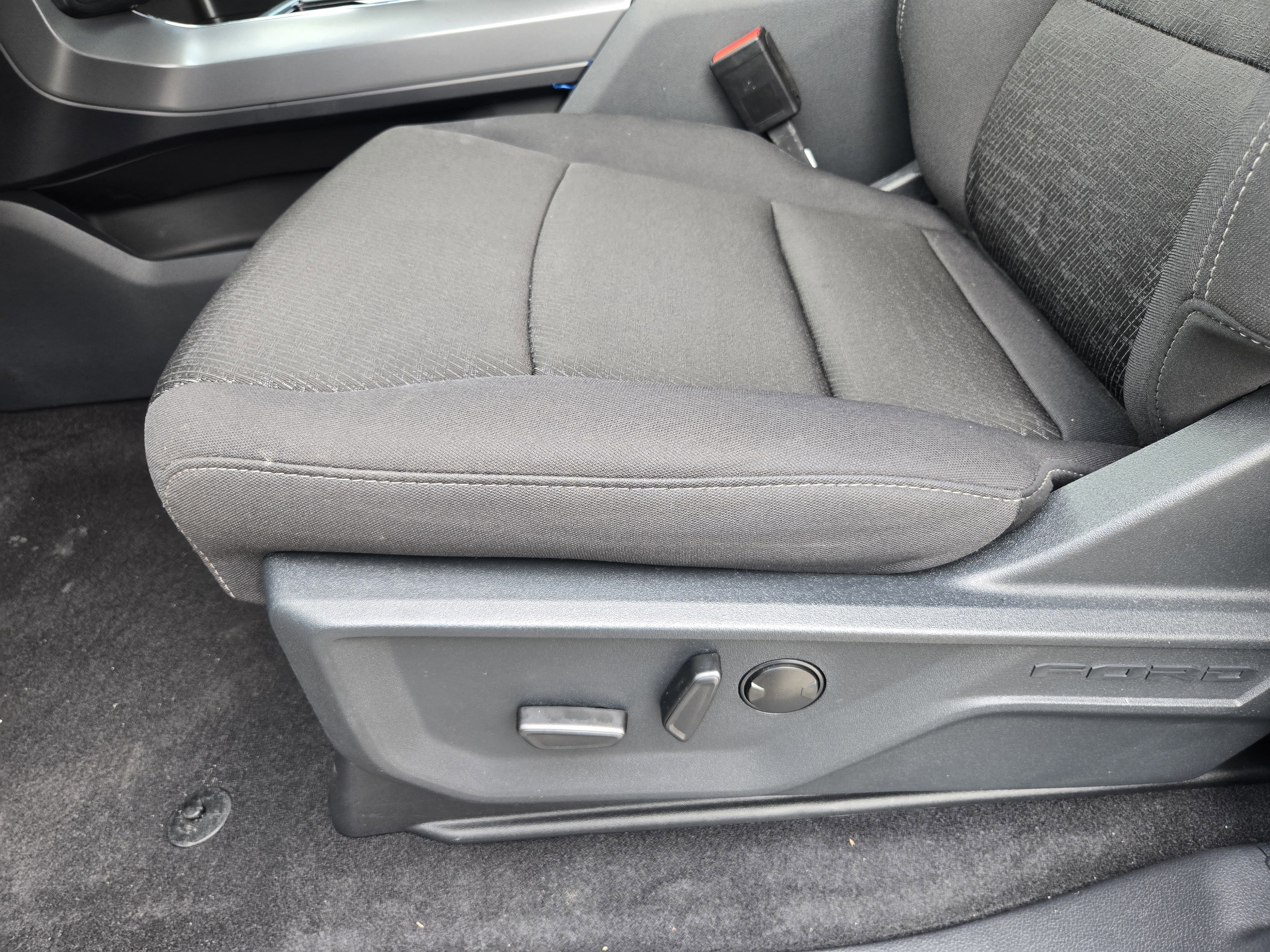 New 2026 Carbonized Gray Metallic Ford XLT image 16