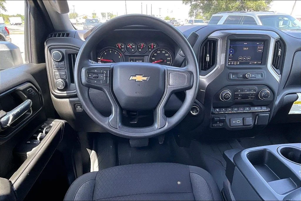 Used 2025 White Chevrolet Custom image 8