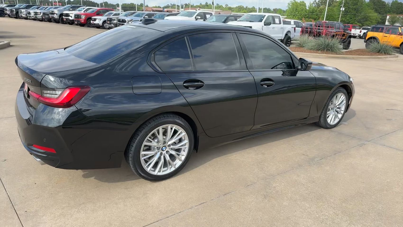 Used 2023 Black Sapphire Metallic BMW 330i image 9