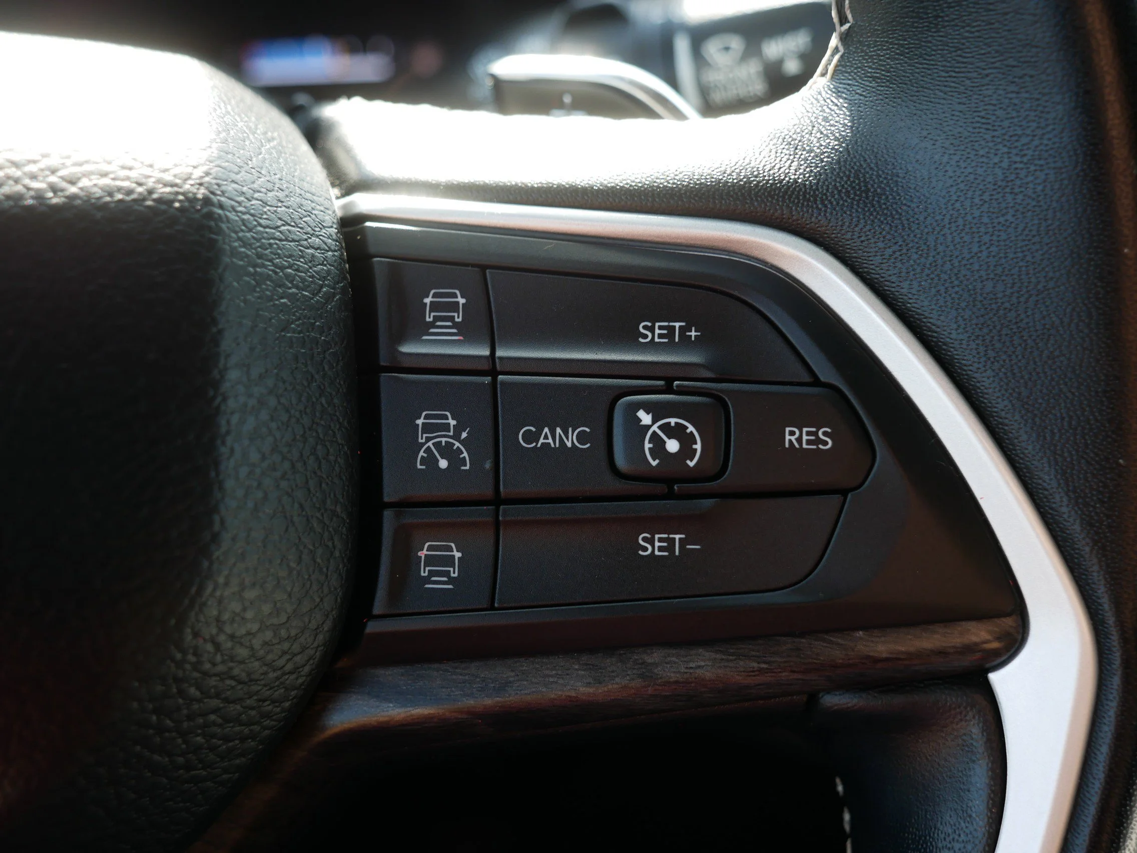 Used 2022 Silver Zynith Jeep Limited image 30