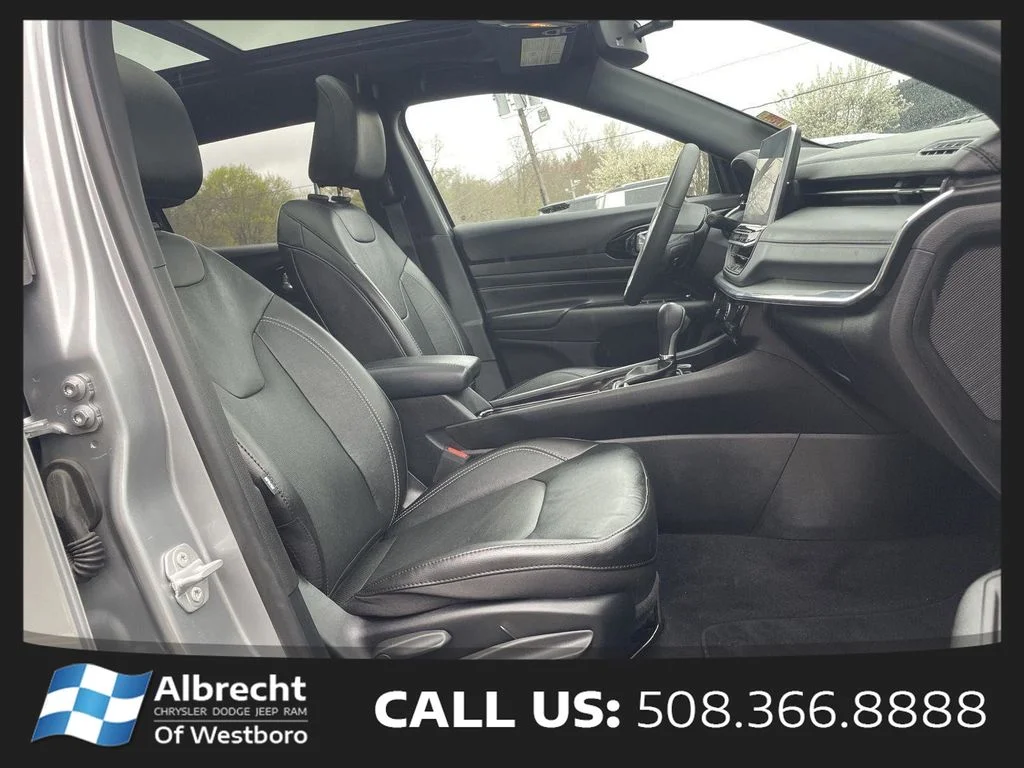 Used 2023 Silver Jeep Limited image 20