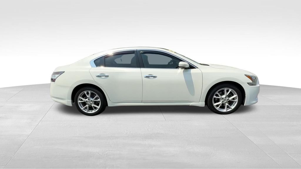 Used 2013 Pearl White Nissan 3.5 SV image 8