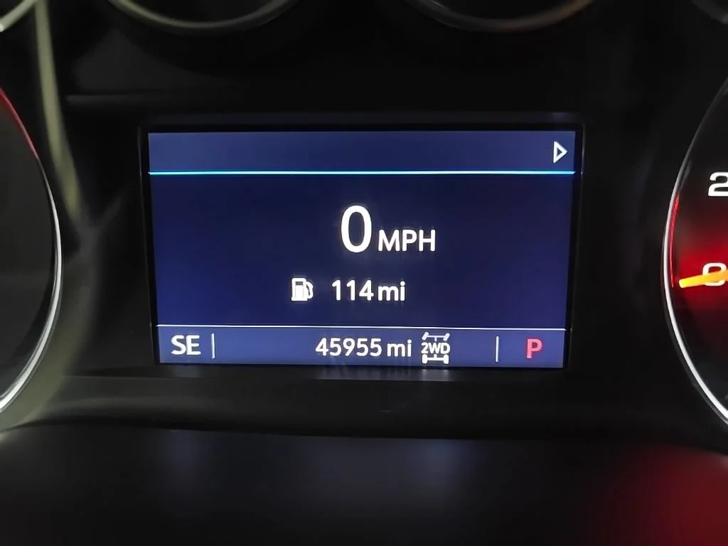 Used 2020 SILVER ICE METALLIC Chevrolet LT image 24
