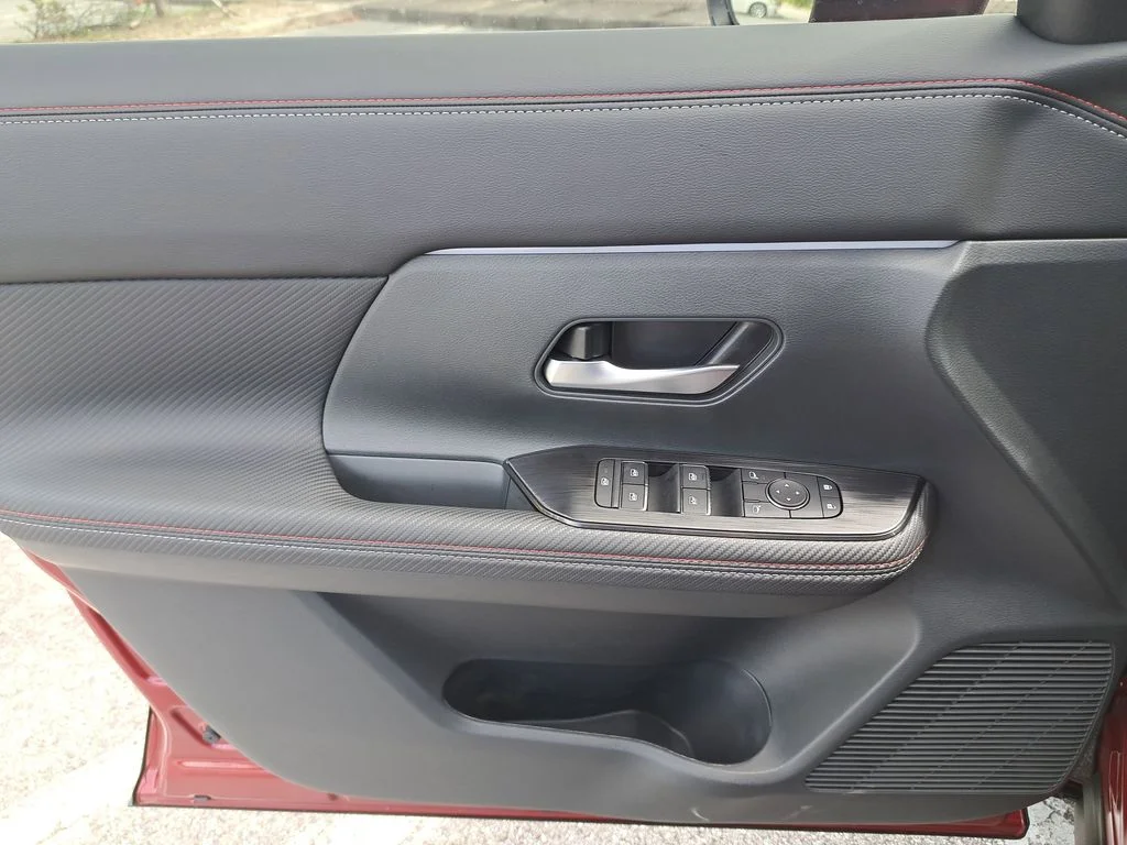 2026 Nissan KICKS SR - Photo 21