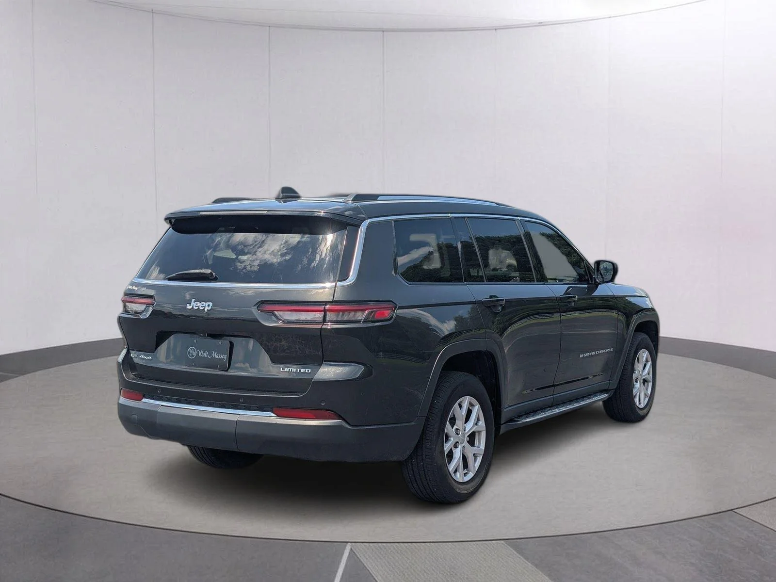 Used 2022 Rocky Mountain Pearlcoat Jeep Limited image 5