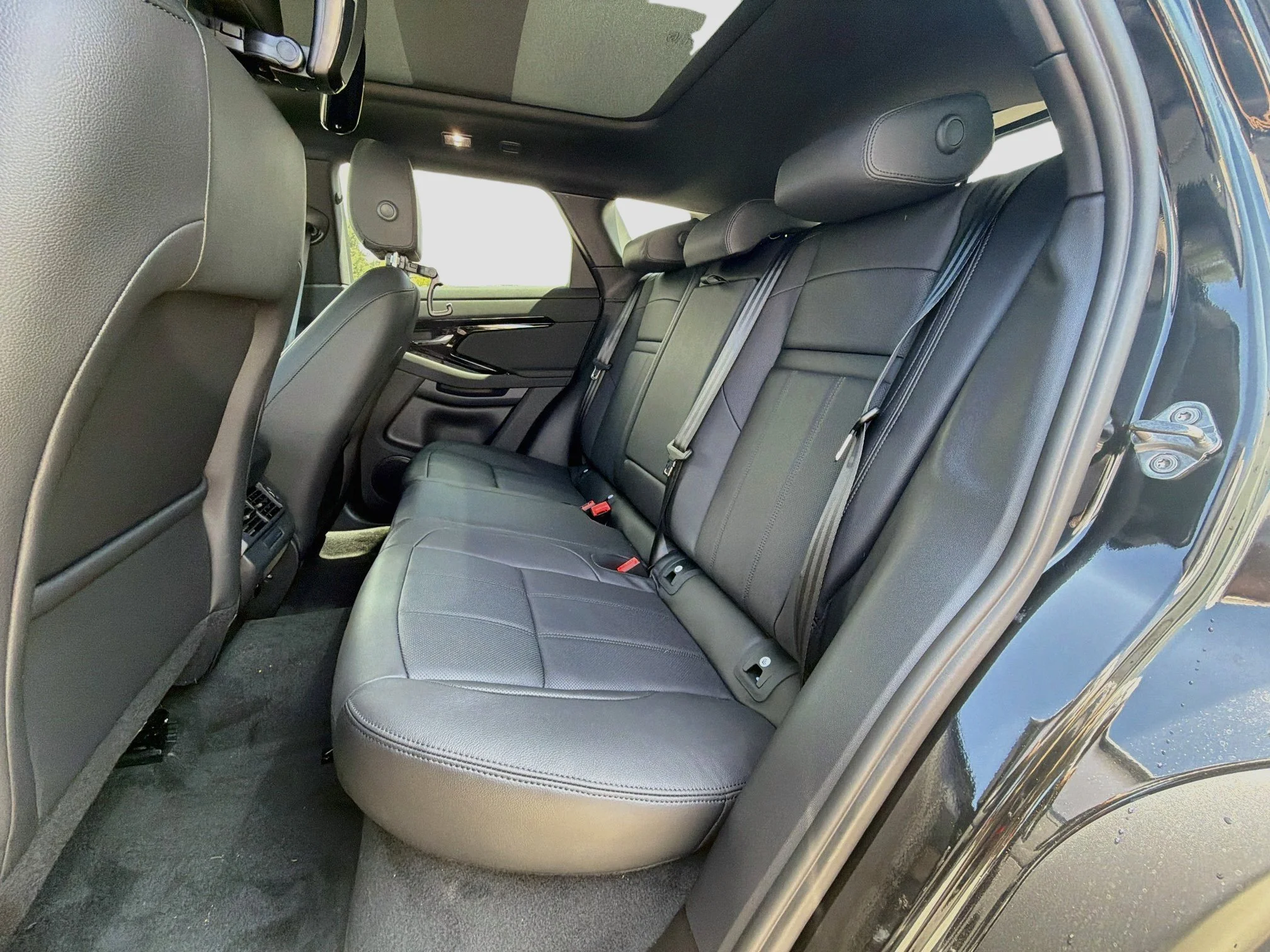 New 2026 Santorini Black Metallic Land Rover Core S image 20