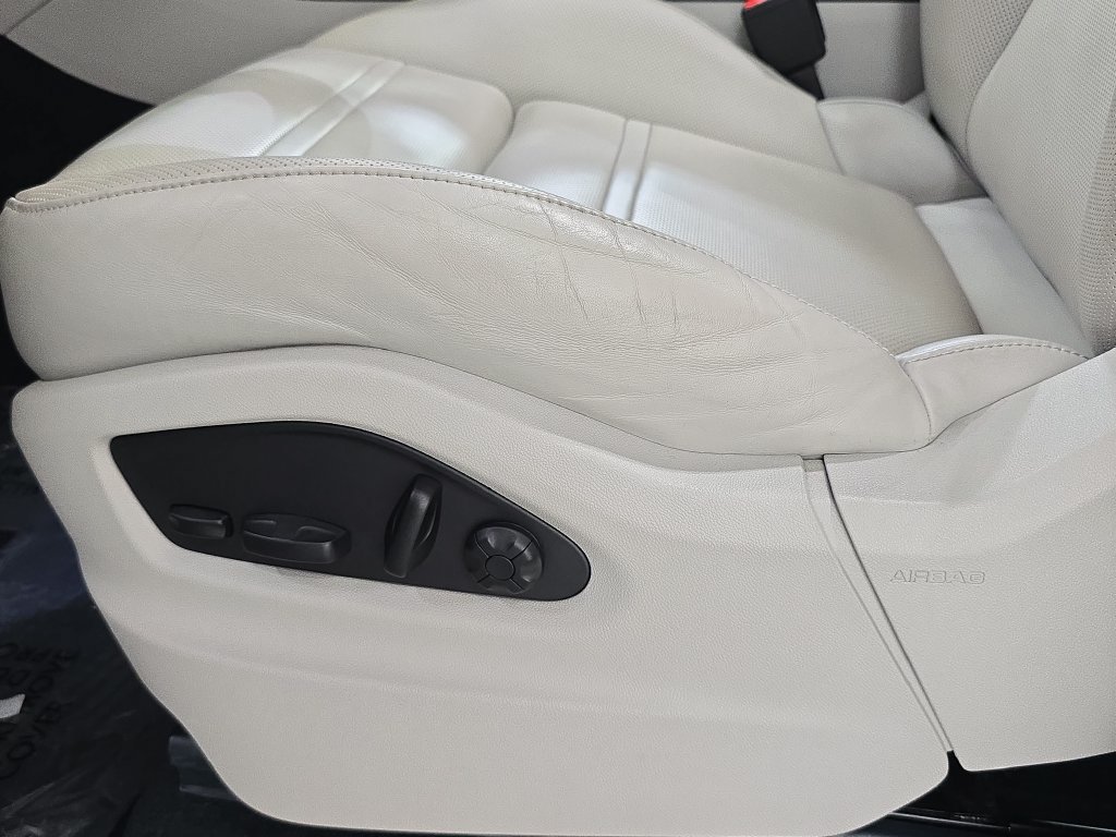 Used 2022  Porsche Platinum Edition image 23