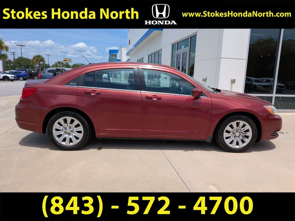 Used 2014 Red Chrysler LX image 10