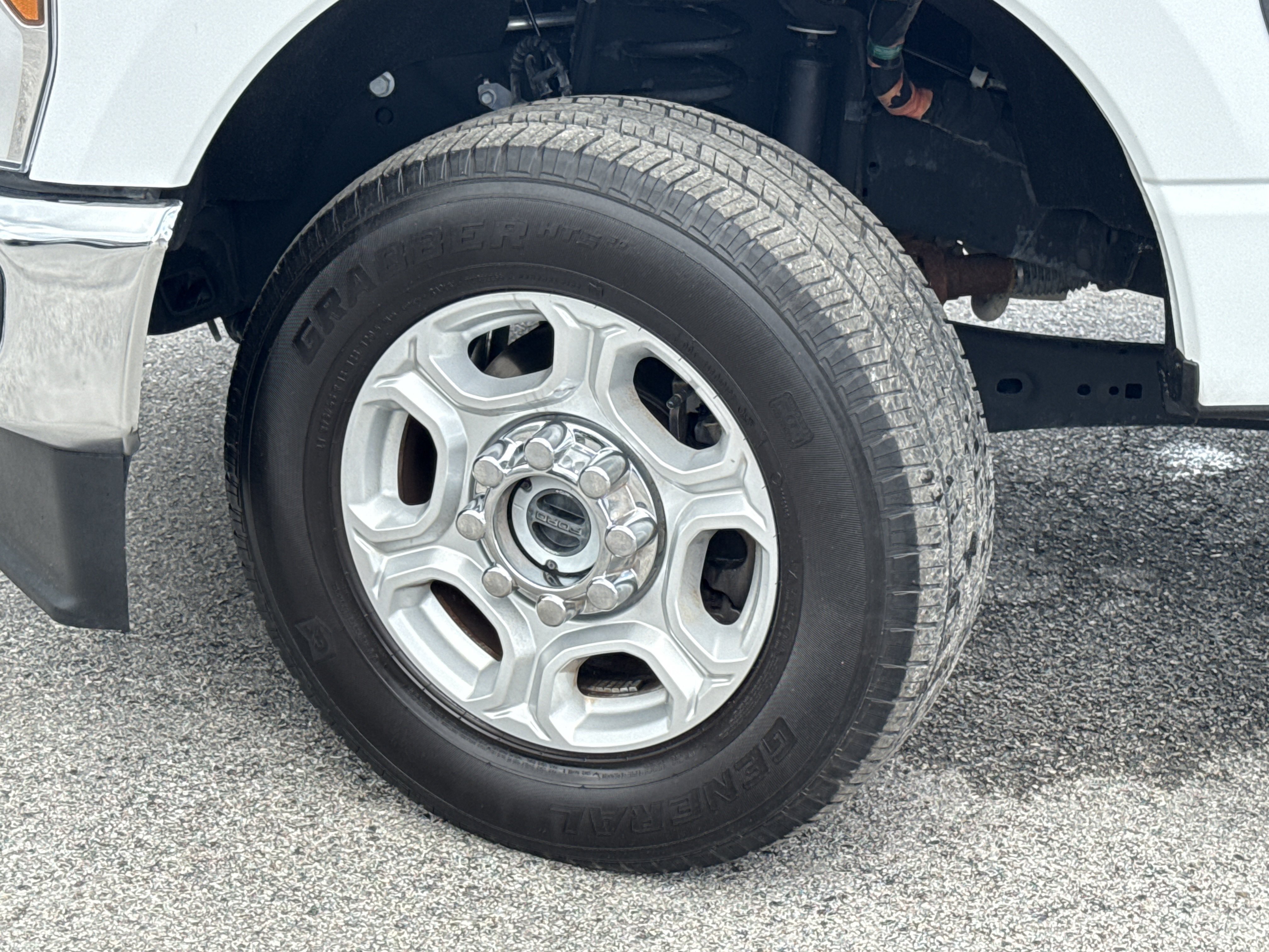 Used 2025 Oxford White Ford XLT image 45