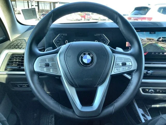 Used 2025 Gray BMW xDrive40i image 14