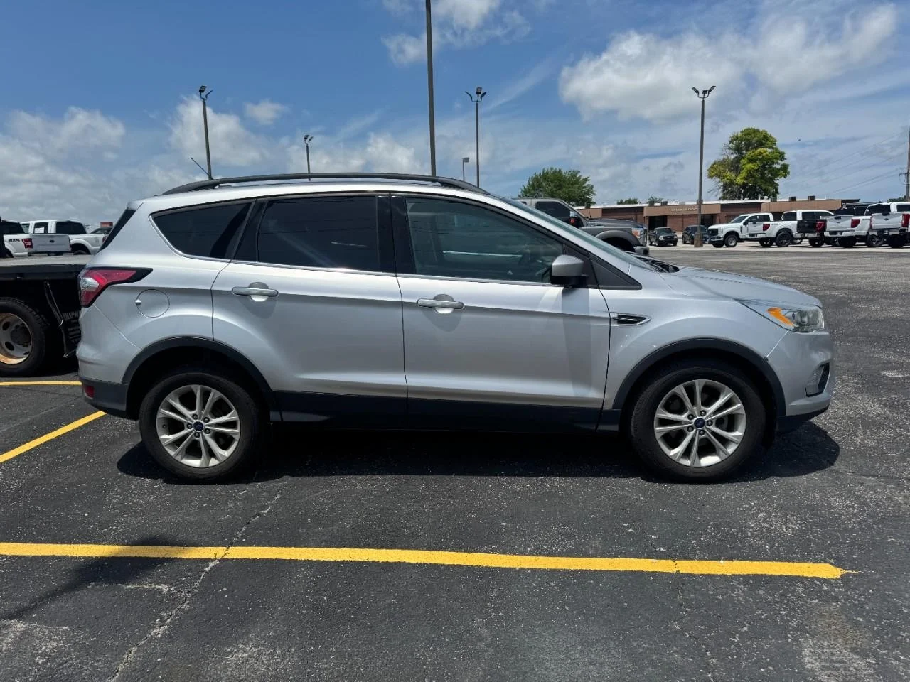 Used 2017 Ingot Silver Metallic Ford SE FWD image 3