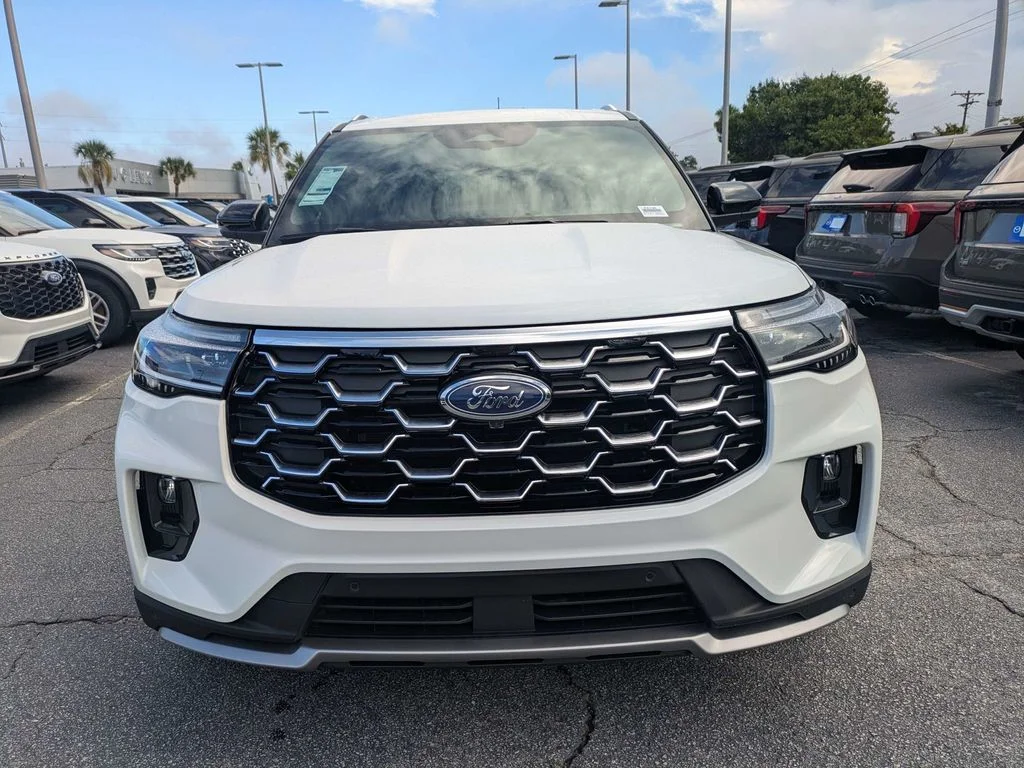 New 2026 Star White Metallic Tri-Coat Ford Platinum image 9