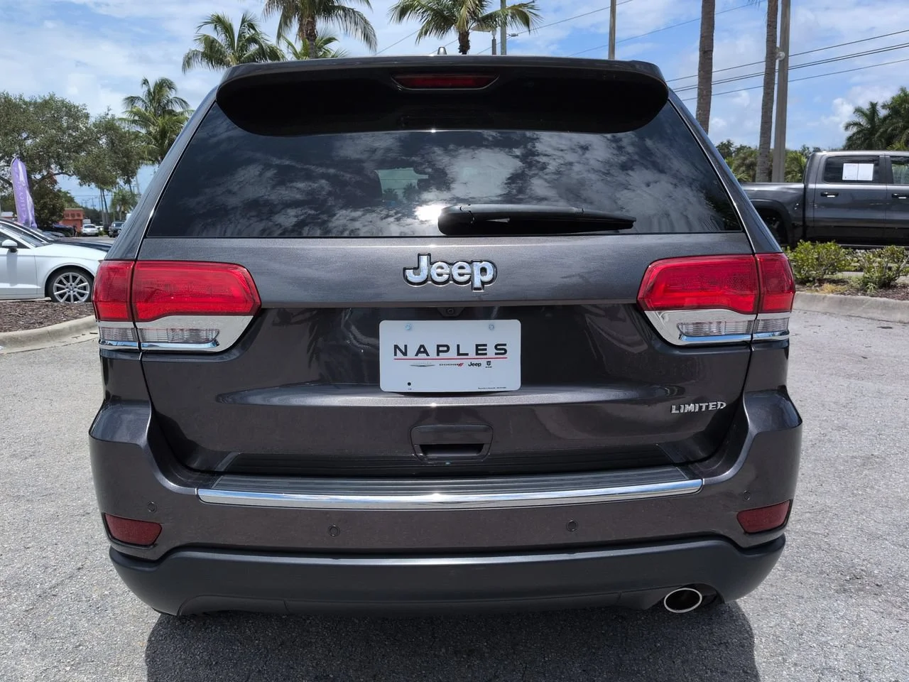 Used 2018 Granite Crystal Metallic Clearcoat Jeep Limited image 6