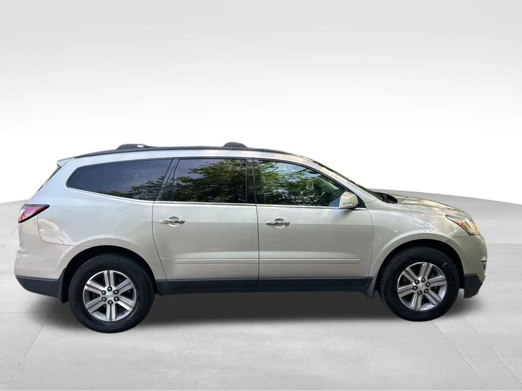 Used 2015 Gold Chevrolet LT image 7