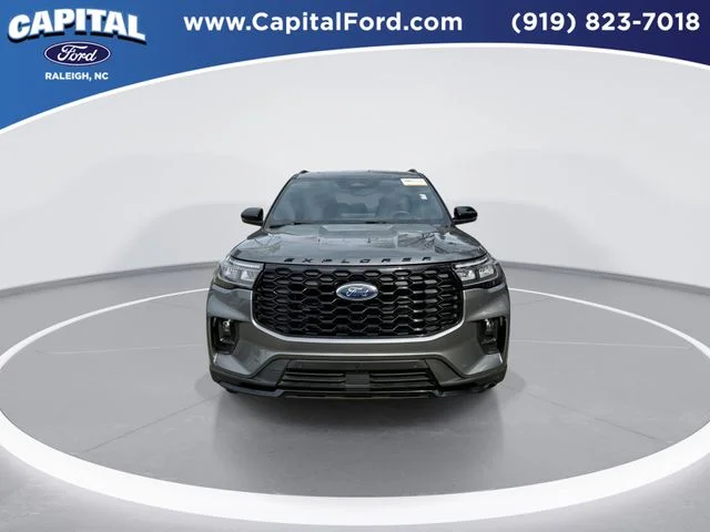 Used 2025 Gray Ford ST-Line image 3
