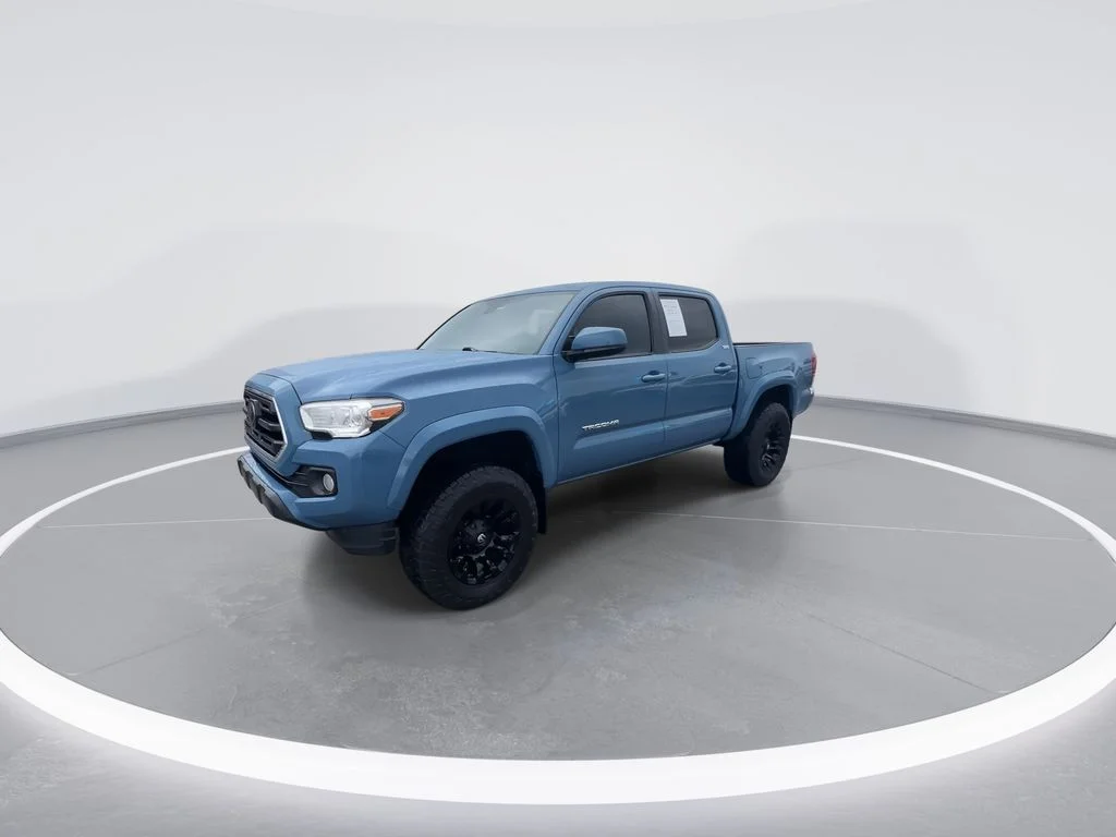 Used 2019 Blue Toyota SR5 image 4