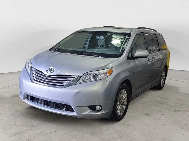 Used 2015 Silver Toyota XLE image 1