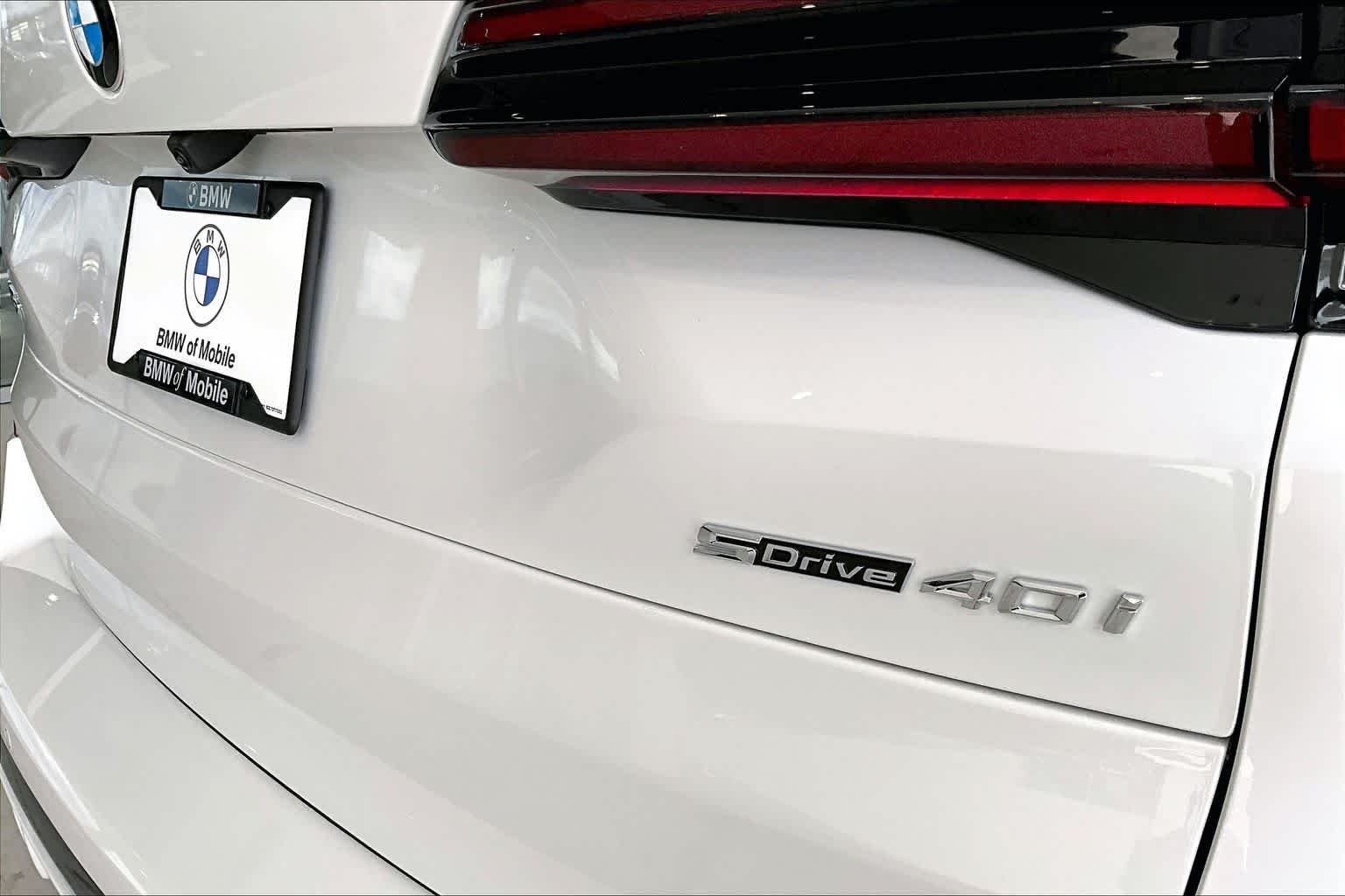 New 2026 Mineral White Metallic BMW sDrive40i image 16
