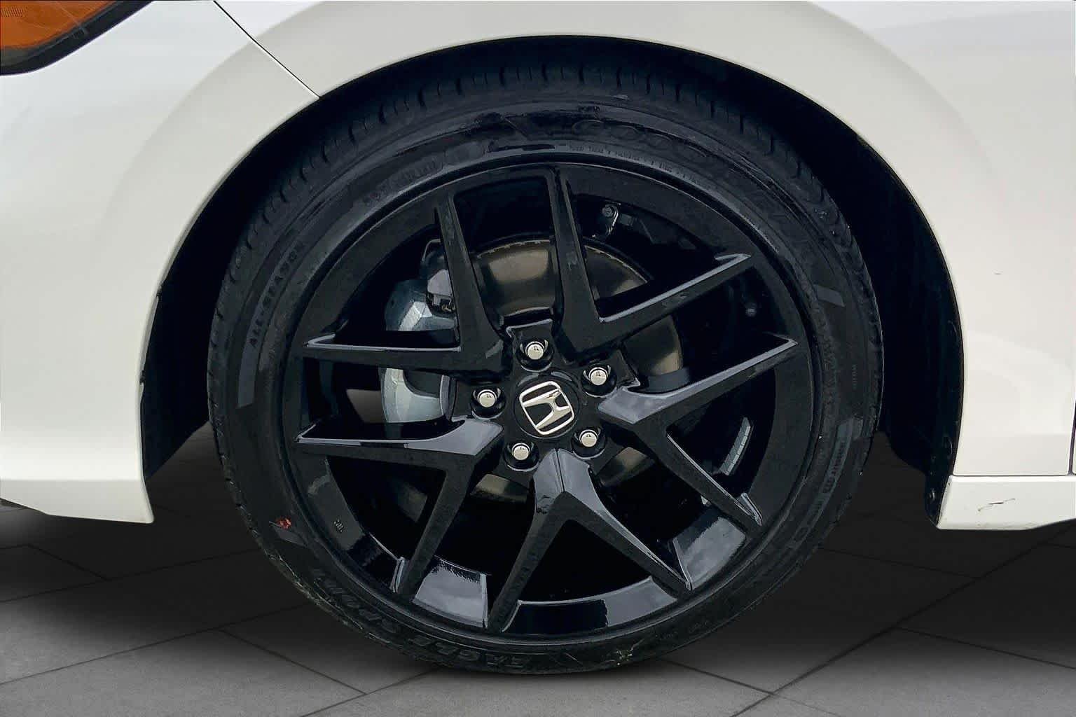 Used 2026 Platinum White Pearl Honda Sport image 11