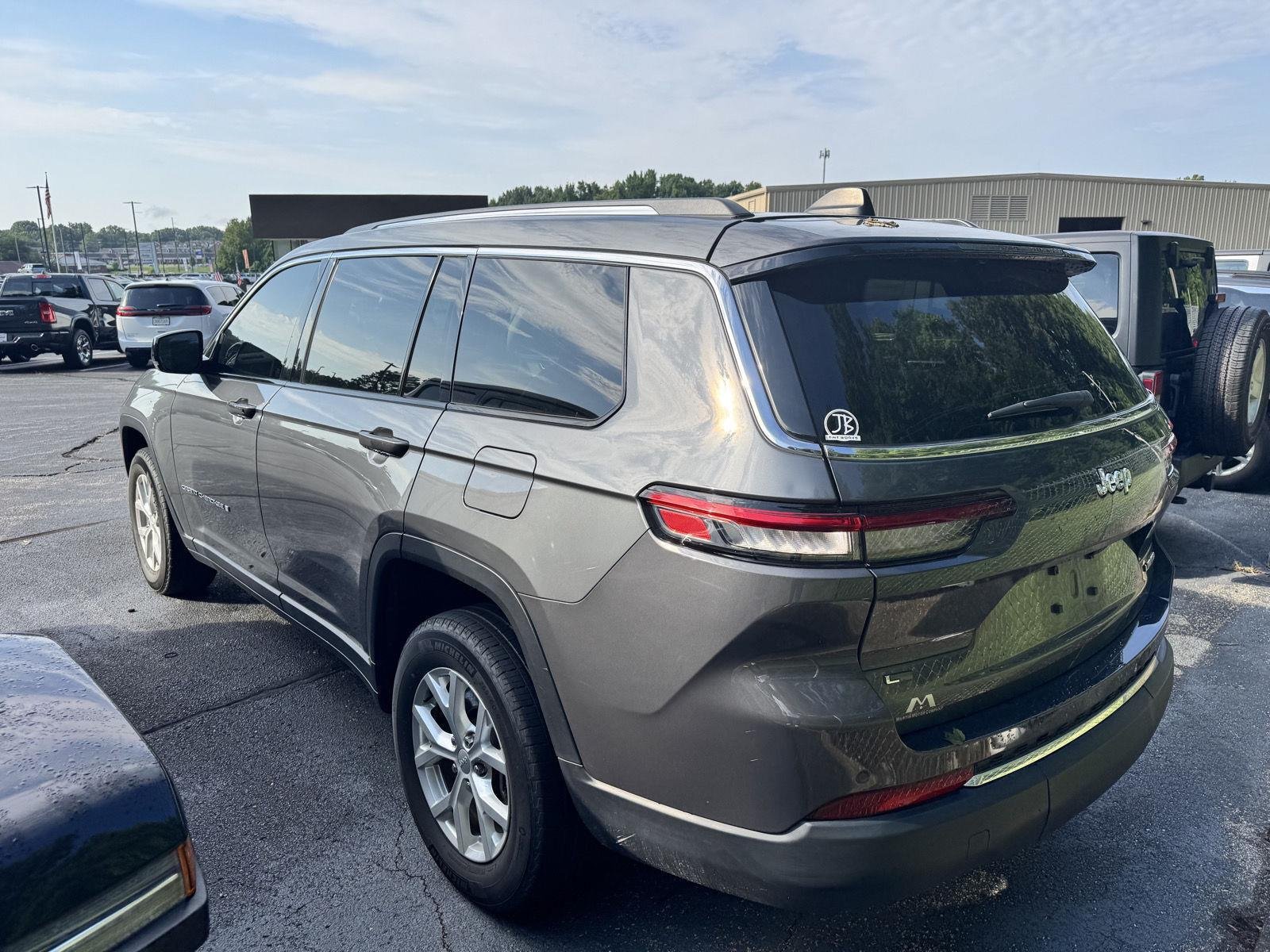 Used 2023 Baltic Gray Metallic Clearcoat Jeep Limited image 4