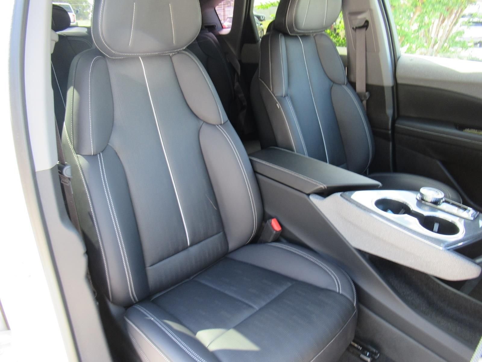 Used 2025 White Cadillac Luxury 2 image 10