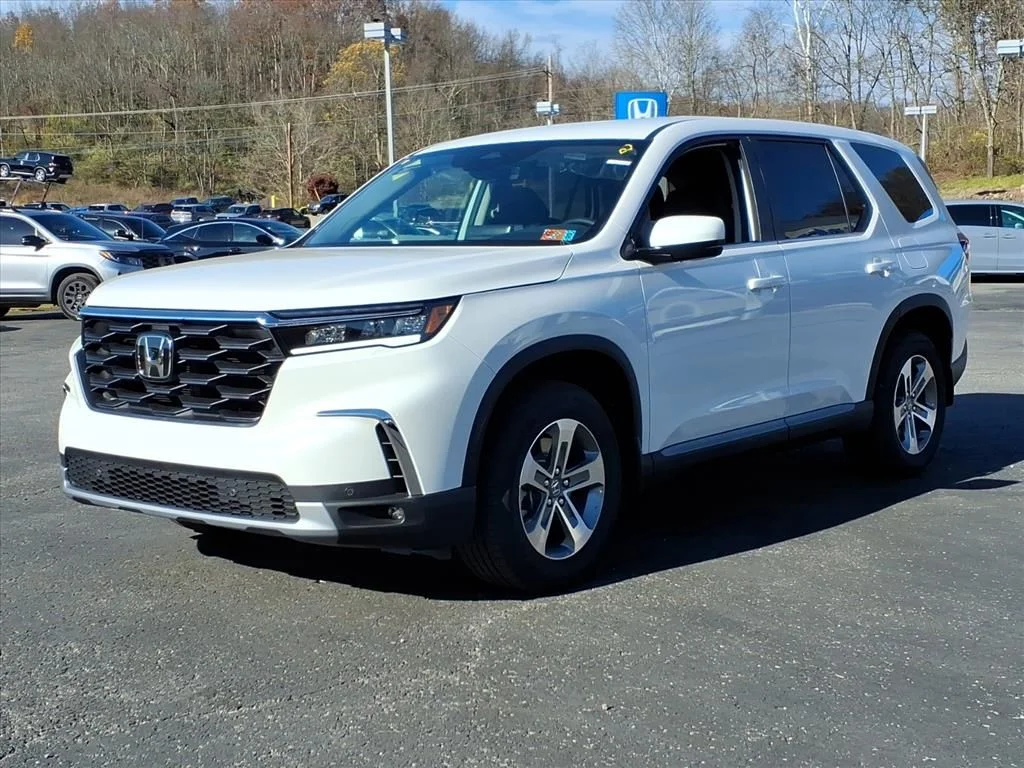 Used 2025 White Honda EX-L image 4