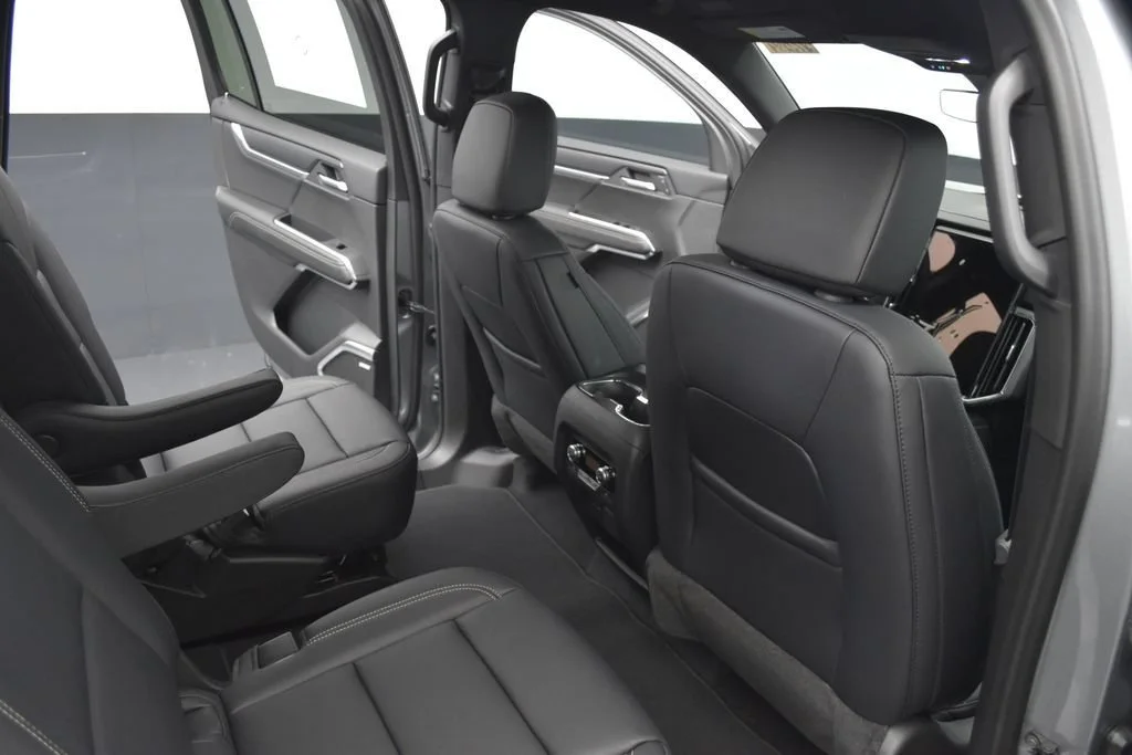 New 2026 Sterling Metallic GMC Elevation image 23