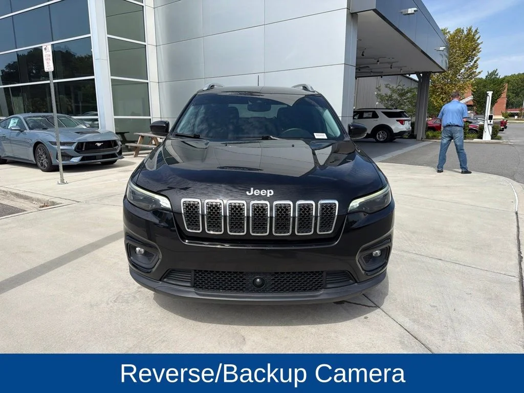 Certified Used 2021 Diamond Black Jeep Latitude Lux image 3