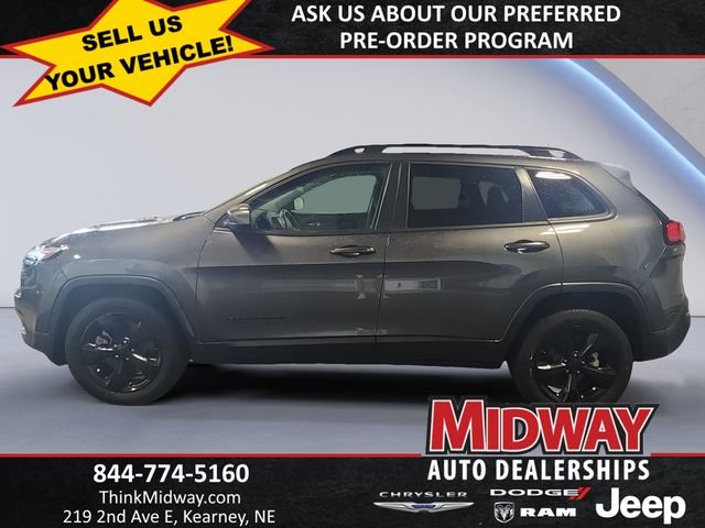Used 2018 Gray Jeep Latitude image 2