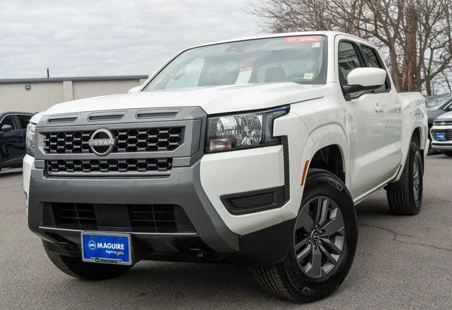 2025 Nissan Frontier SV Crew Cab 4X4 SWB's photo