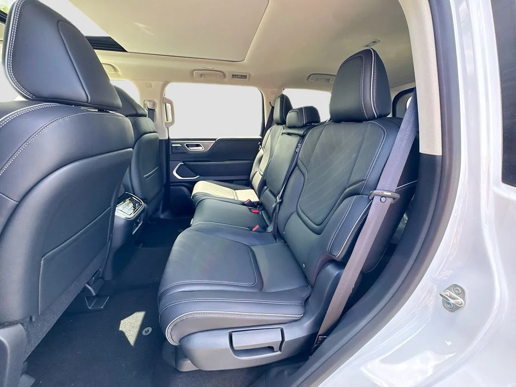 New 2026 RADIANT WHITE INFINITI Luxe 2WD image 26