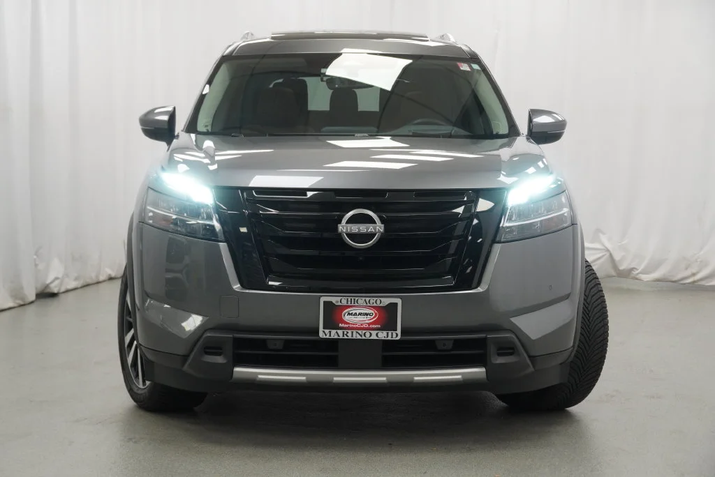 Used 2024 Gray Nissan Platinum image 13