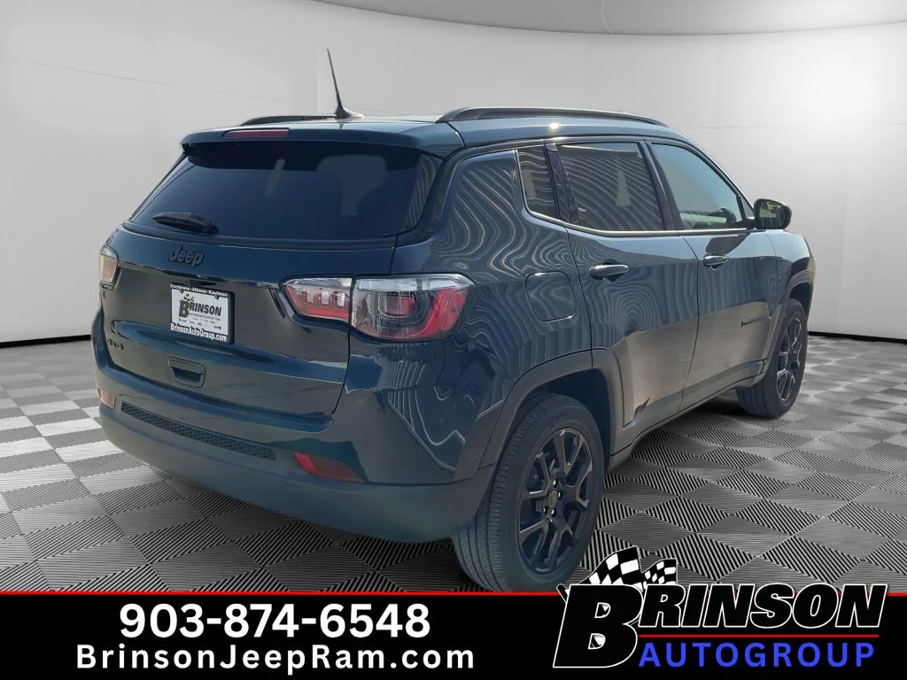 New 2026 Fathom Blue Pearl Coat Jeep Latitude Altitude image 6