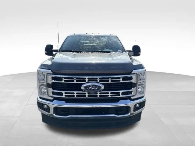 Used 2025 Gray Ford XLT image 2