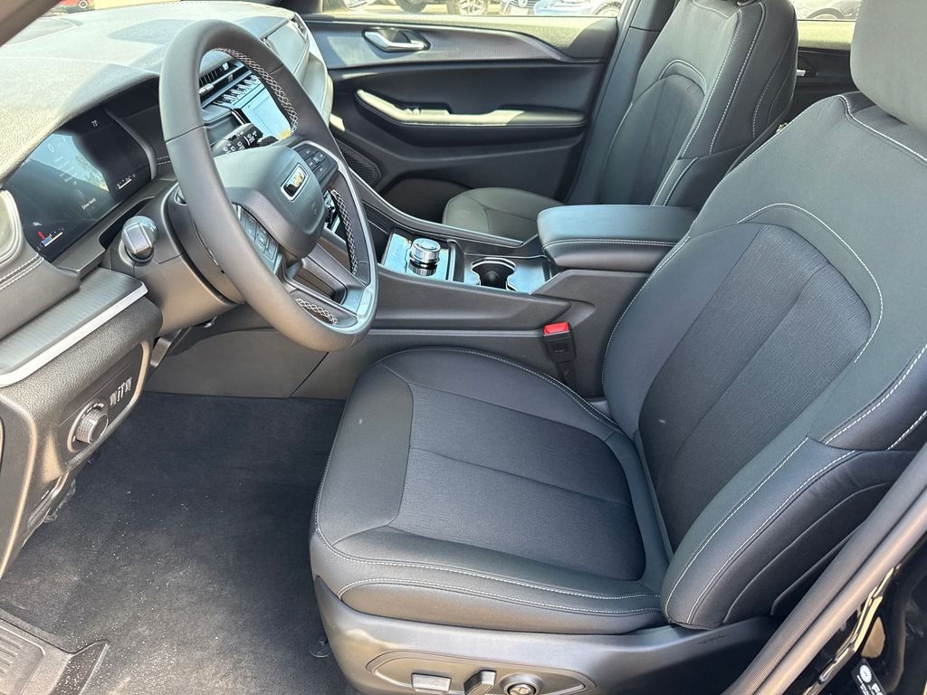 New 2026 Diamond Black Crystal Pearlcoat Jeep Laredo X image 25