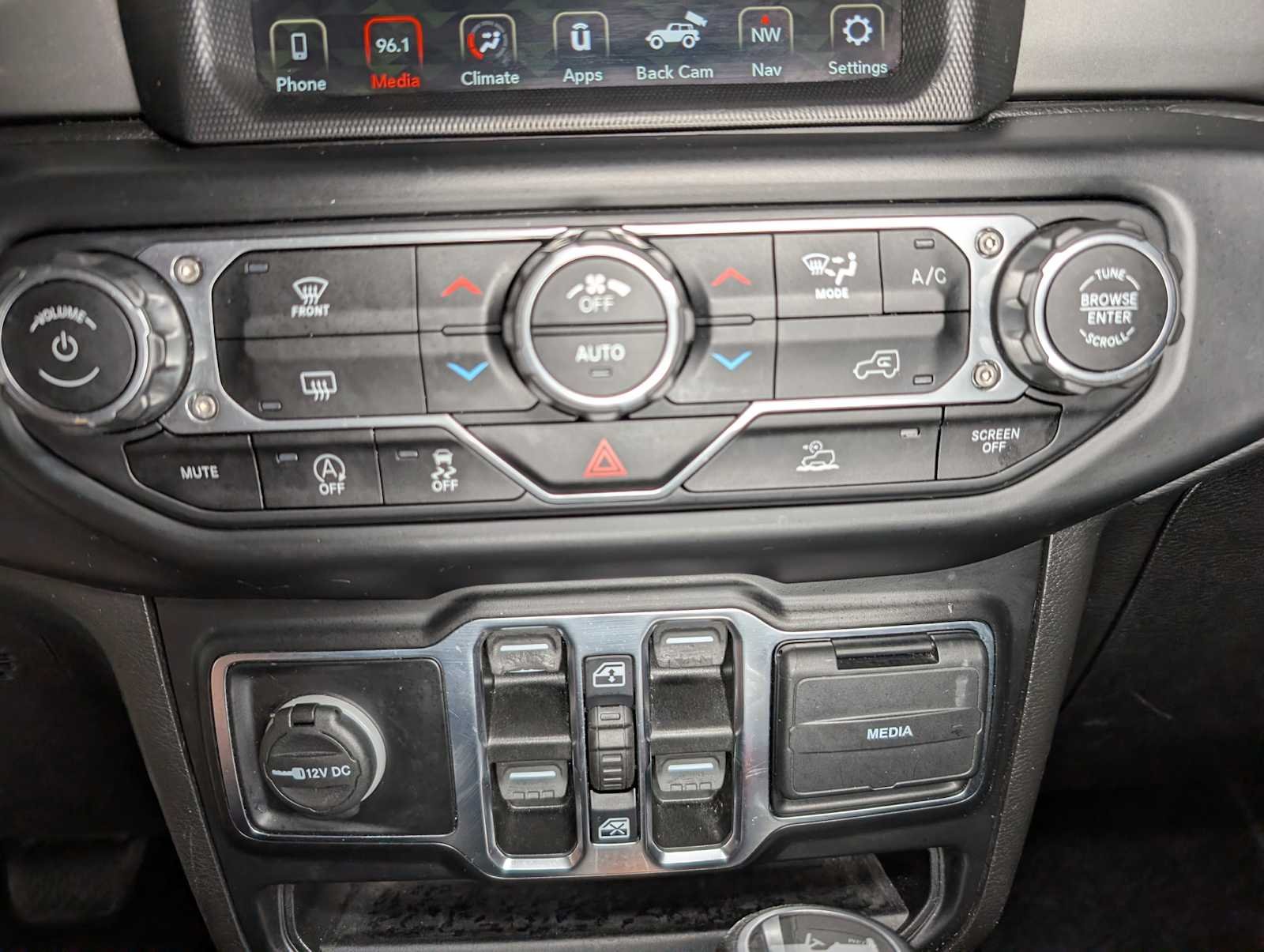 2022 Jeep Wrangler Unlimited Sahara - Photo 32