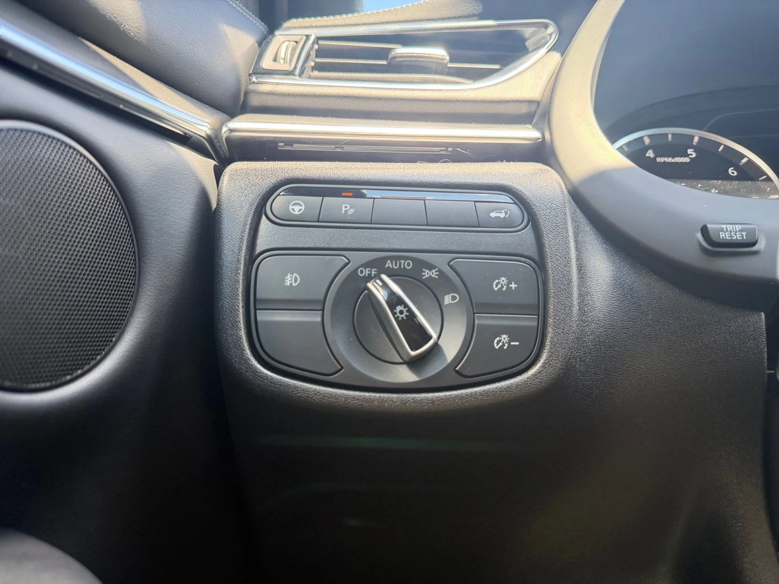 Used 2025 Slate Gray INFINITI LUXE image 17