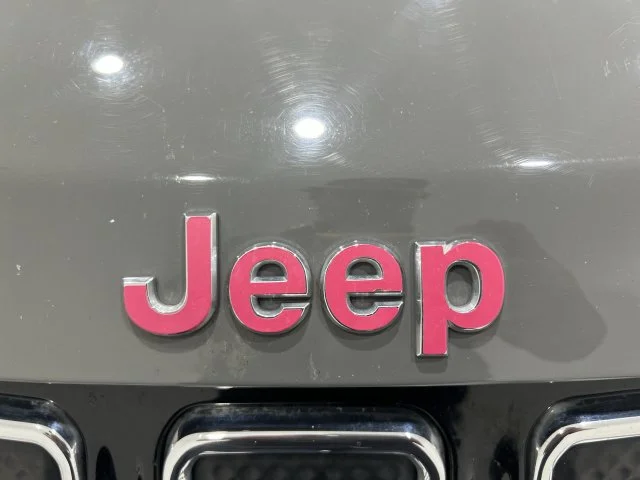 Used 2022 Sting Gray Clearcoat Jeep Limited image 28