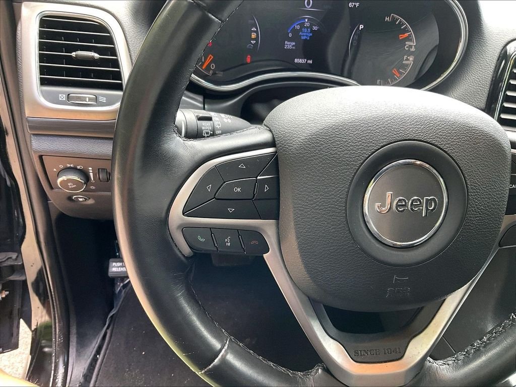 Used 2020 Black Jeep Laredo E image 23