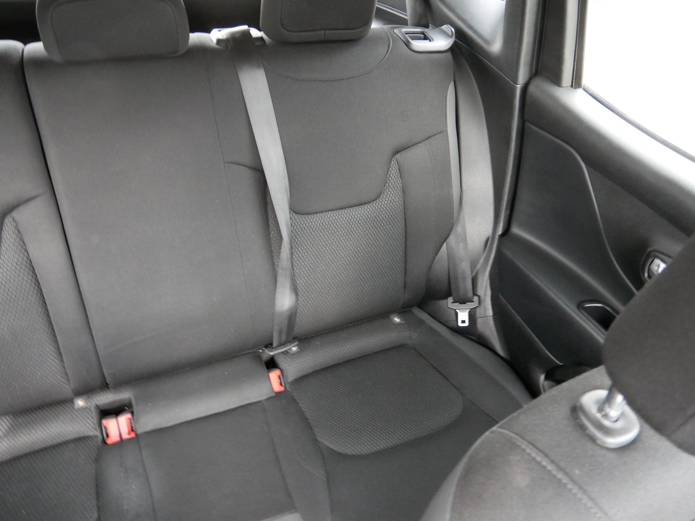 Used 2018 Granite Crystal Metallic Clearcoat Jeep Altitude image 14
