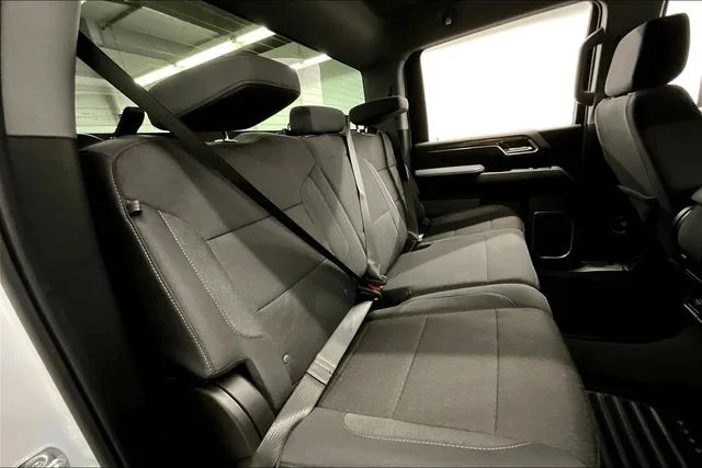 Used 2025 Summit White Chevrolet LT image 26