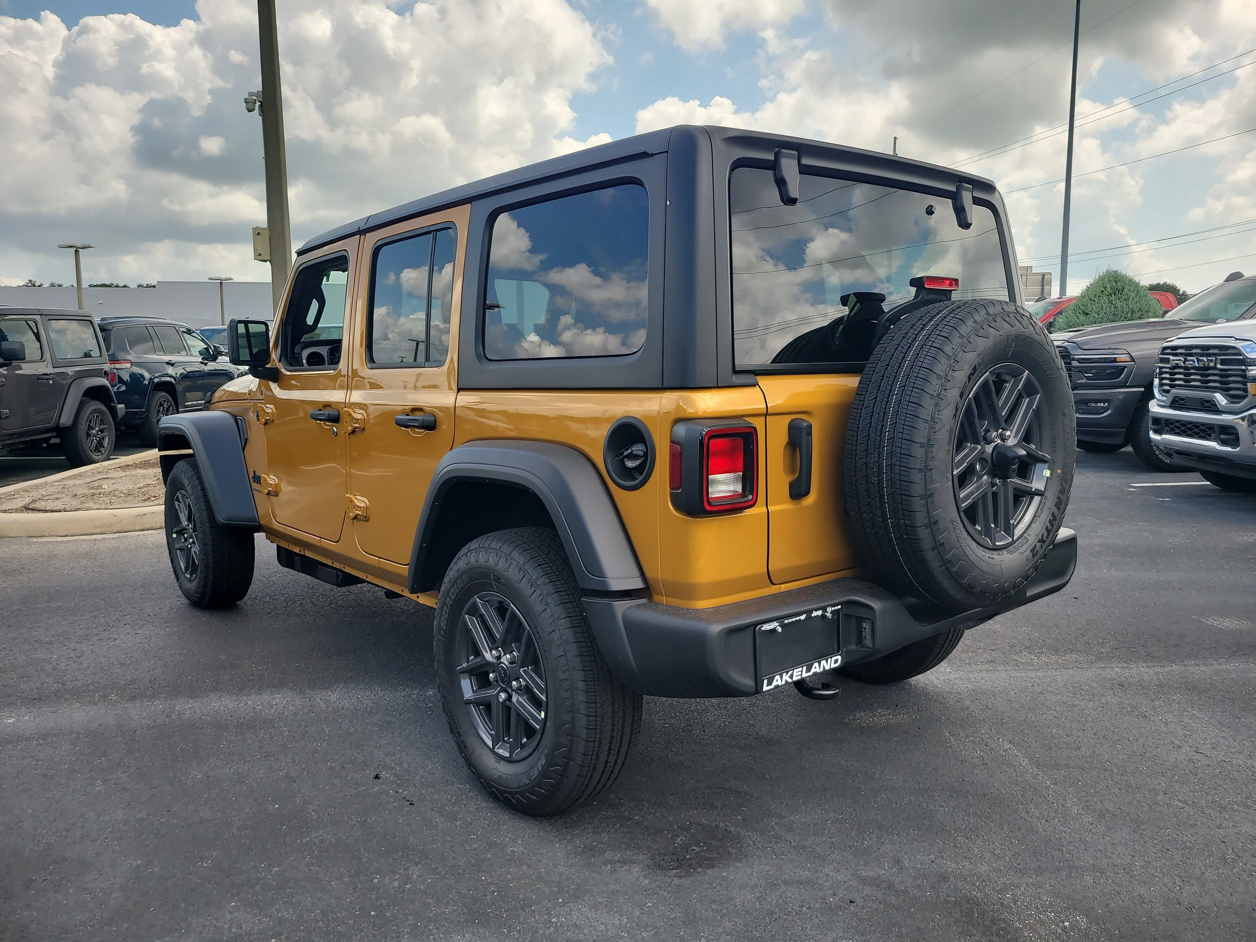 New 2026 Goldilocks Jeep Sport S image 8